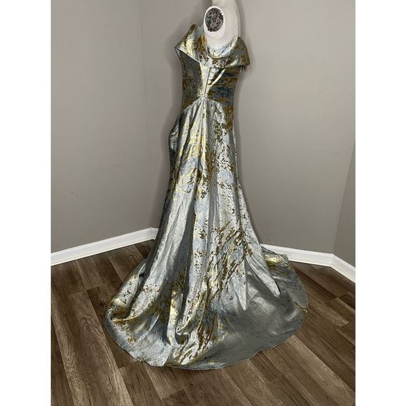 Rene Ruiz Collection Metallic Off-the-Shoulder Gown US 4 $1795 - Picture 5 of 8